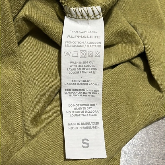 Alphalete Outlined Short Sleeve Crop Lifestyle T-Shirt - Green Tea - Small - Picture 5 of 6